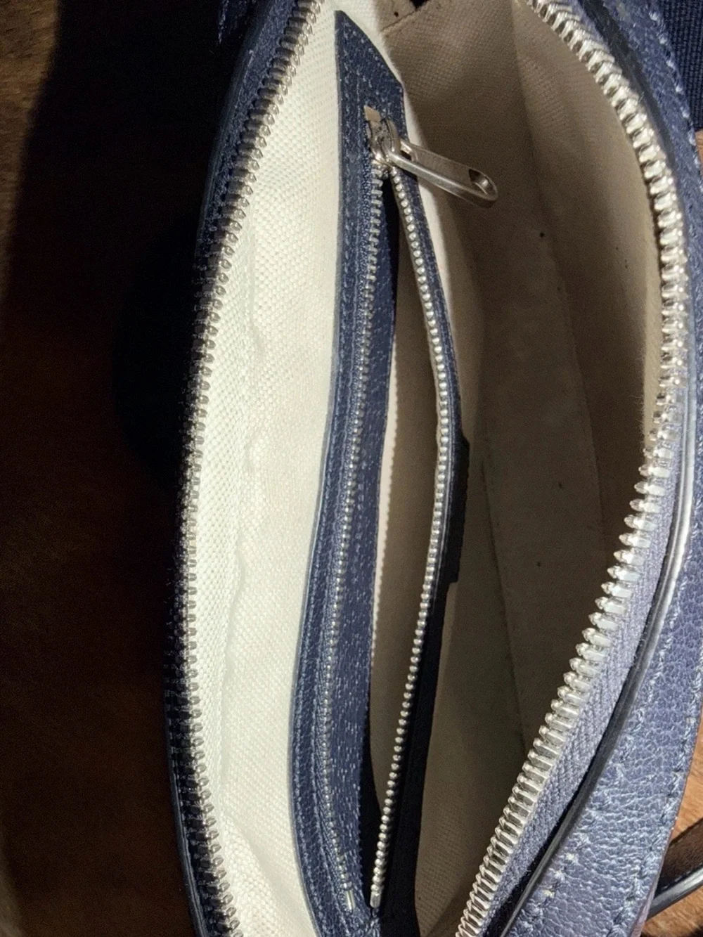 Gucci GG Supreme Crossbody Bag 699439 Navy Blue Canvas Leather Authentic